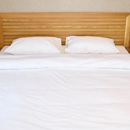 Hotel Eden Rimnicu Sarat Eksteriør billede