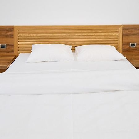Hotel Eden Rimnicu Sarat Eksteriør billede