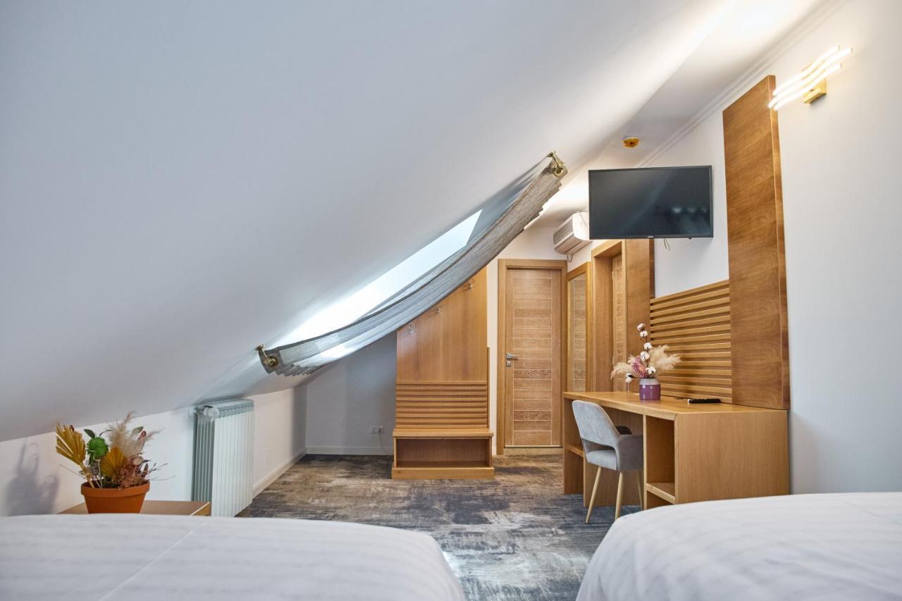 Hotel Eden Rimnicu Sarat Eksteriør billede