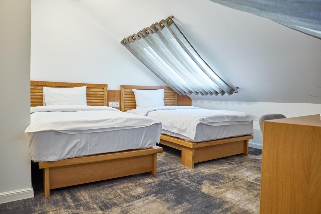 Hotel Eden Rimnicu Sarat Eksteriør billede
