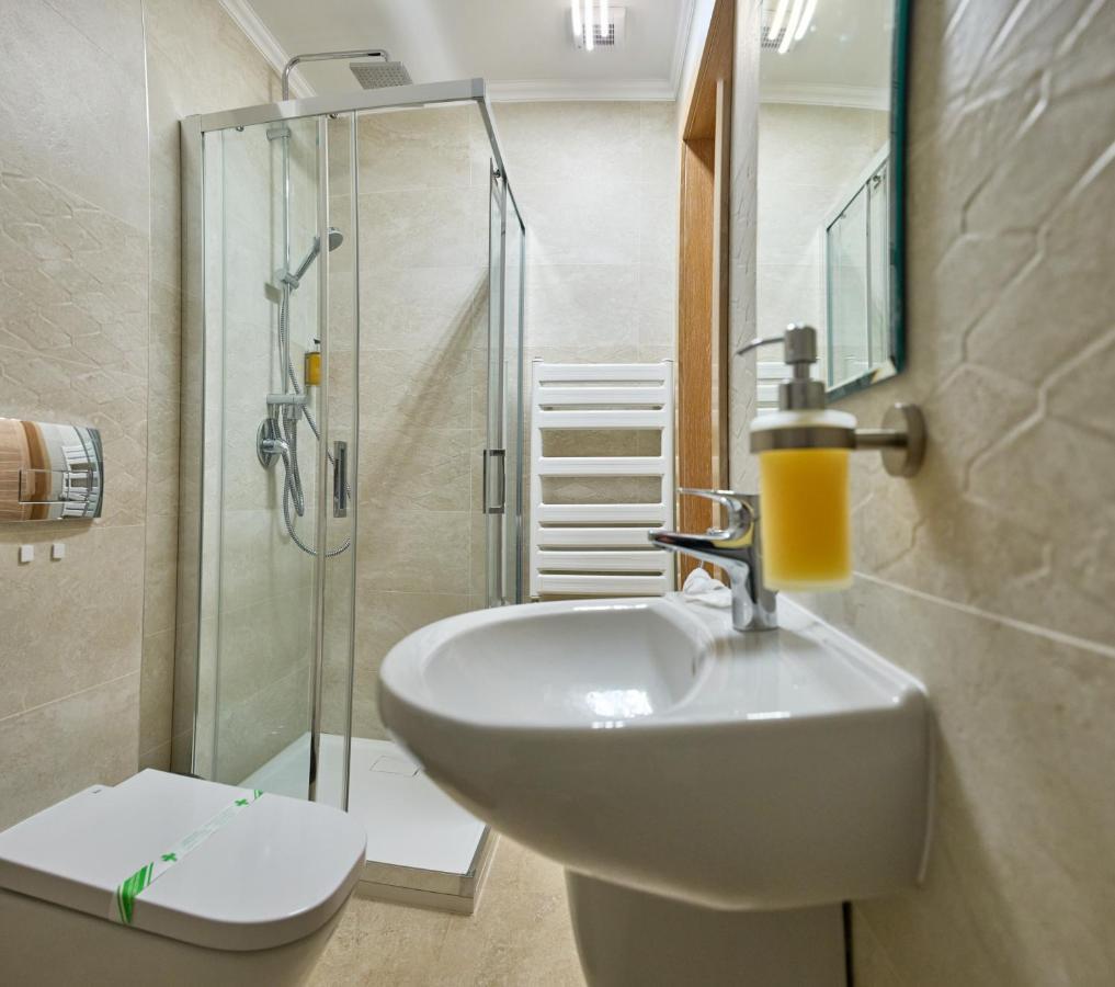 Hotel Eden Rimnicu Sarat Eksteriør billede