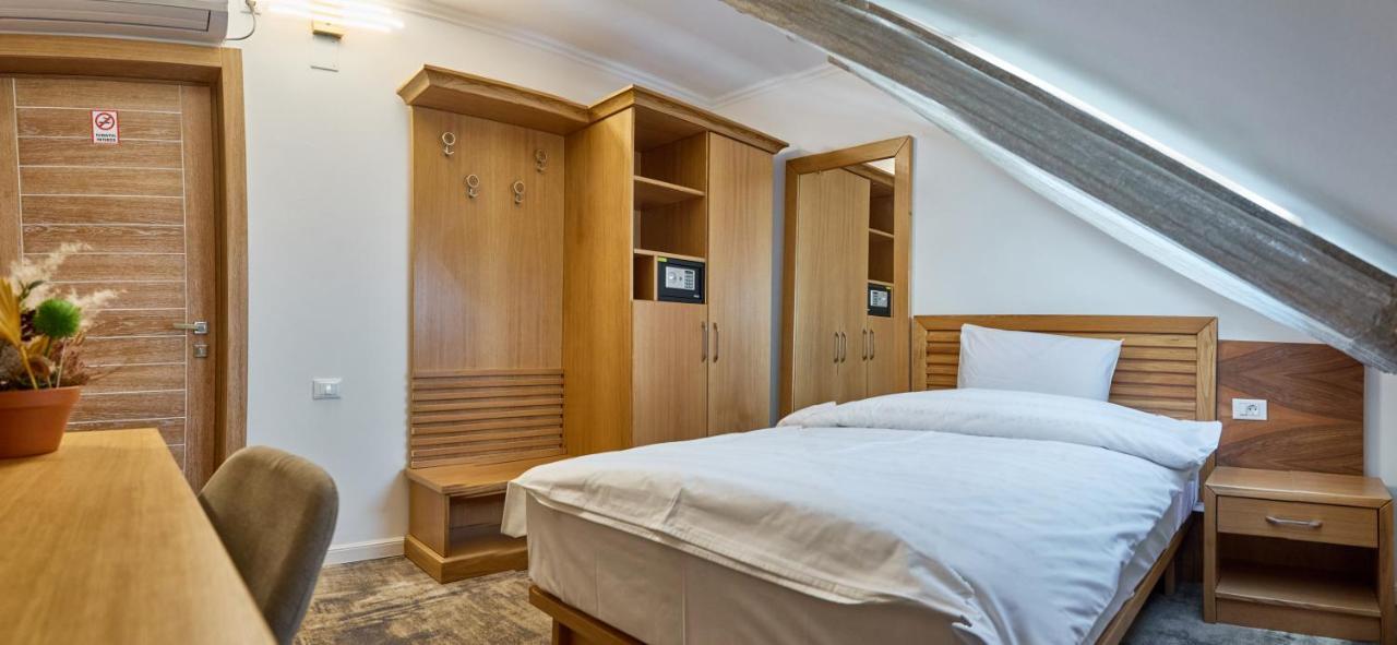 Hotel Eden Rimnicu Sarat Eksteriør billede