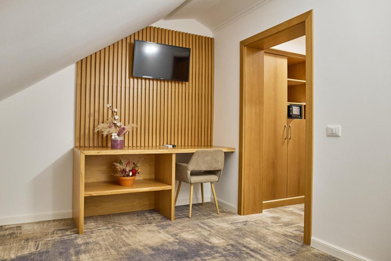 Hotel Eden Rimnicu Sarat Eksteriør billede