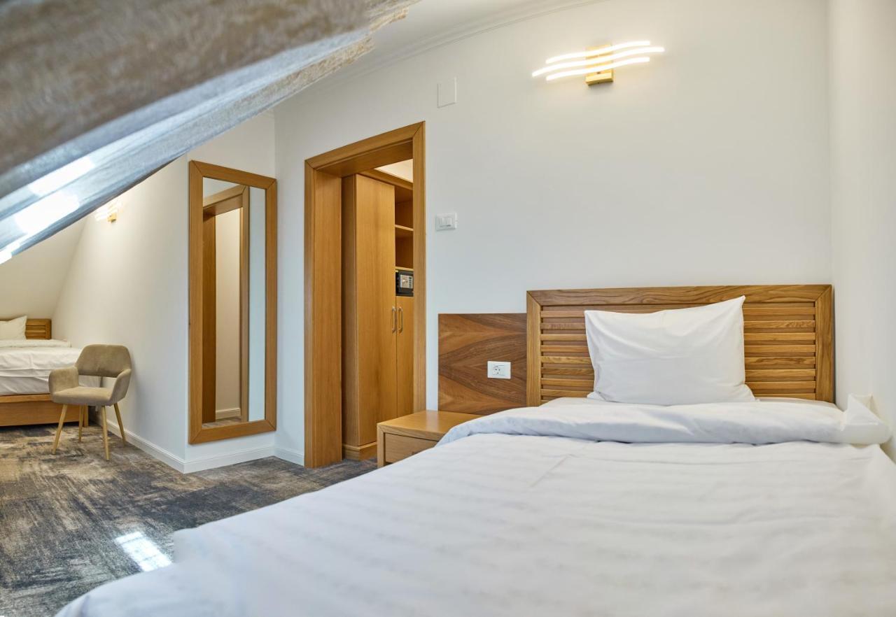 Hotel Eden Rimnicu Sarat Eksteriør billede