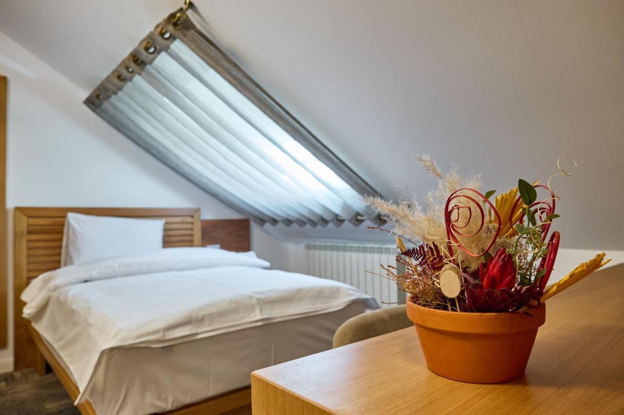 Hotel Eden Rimnicu Sarat Eksteriør billede