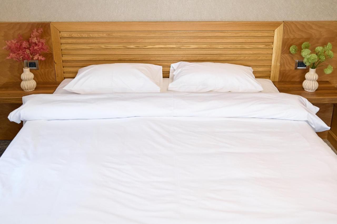 Hotel Eden Rimnicu Sarat Eksteriør billede