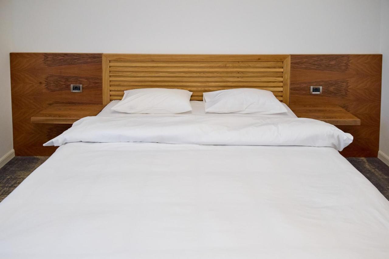 Hotel Eden Rimnicu Sarat Eksteriør billede