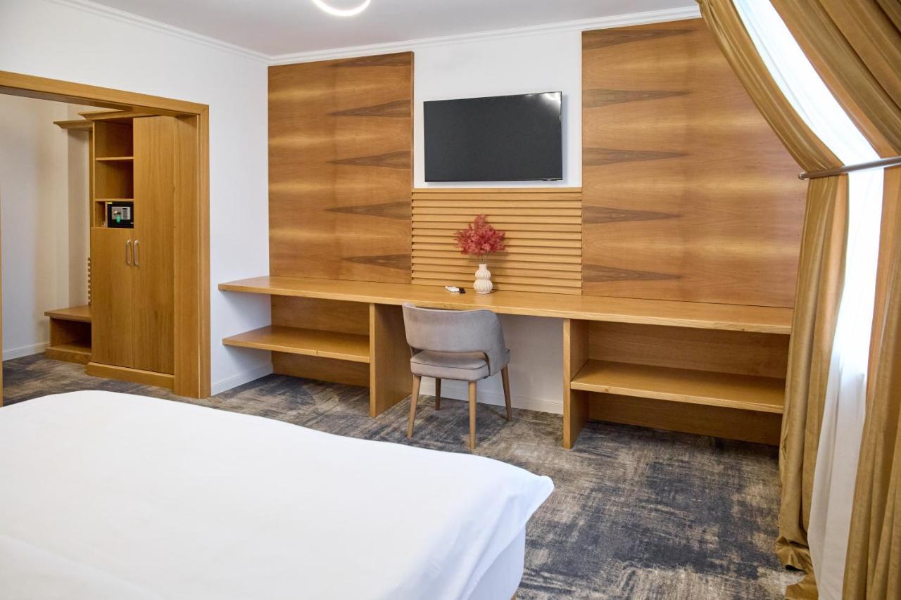 Hotel Eden Rimnicu Sarat Eksteriør billede