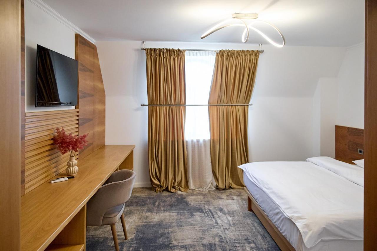 Hotel Eden Rimnicu Sarat Eksteriør billede