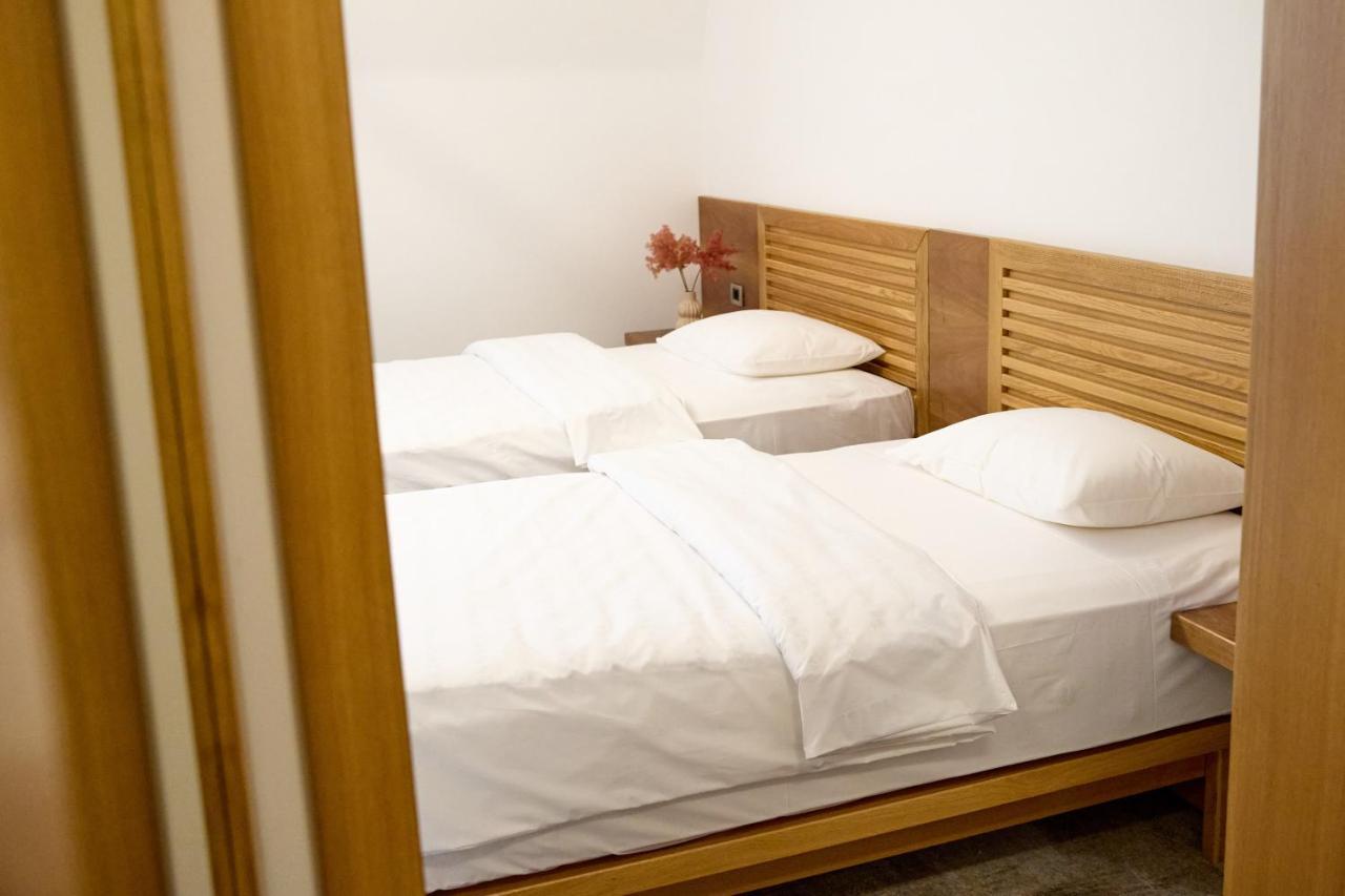 Hotel Eden Rimnicu Sarat Eksteriør billede