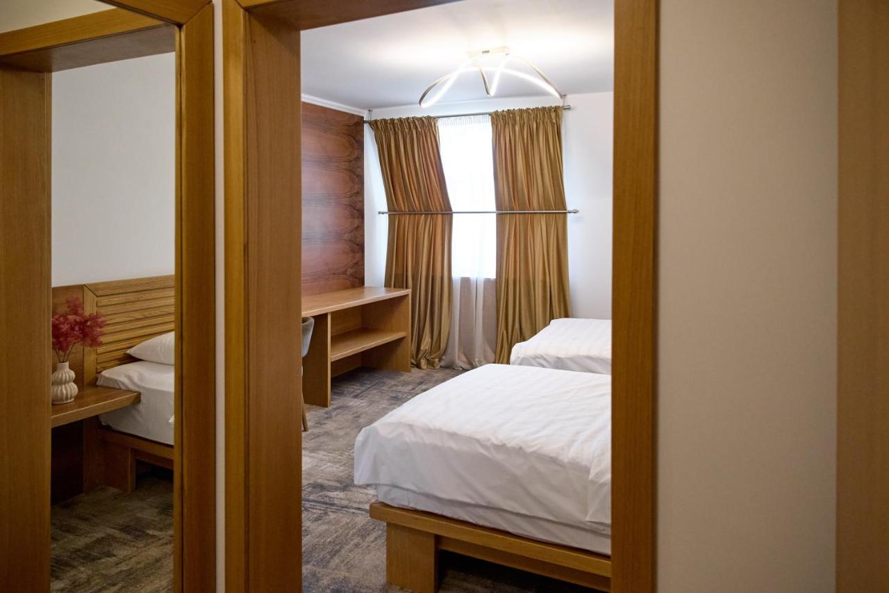Hotel Eden Rimnicu Sarat Eksteriør billede