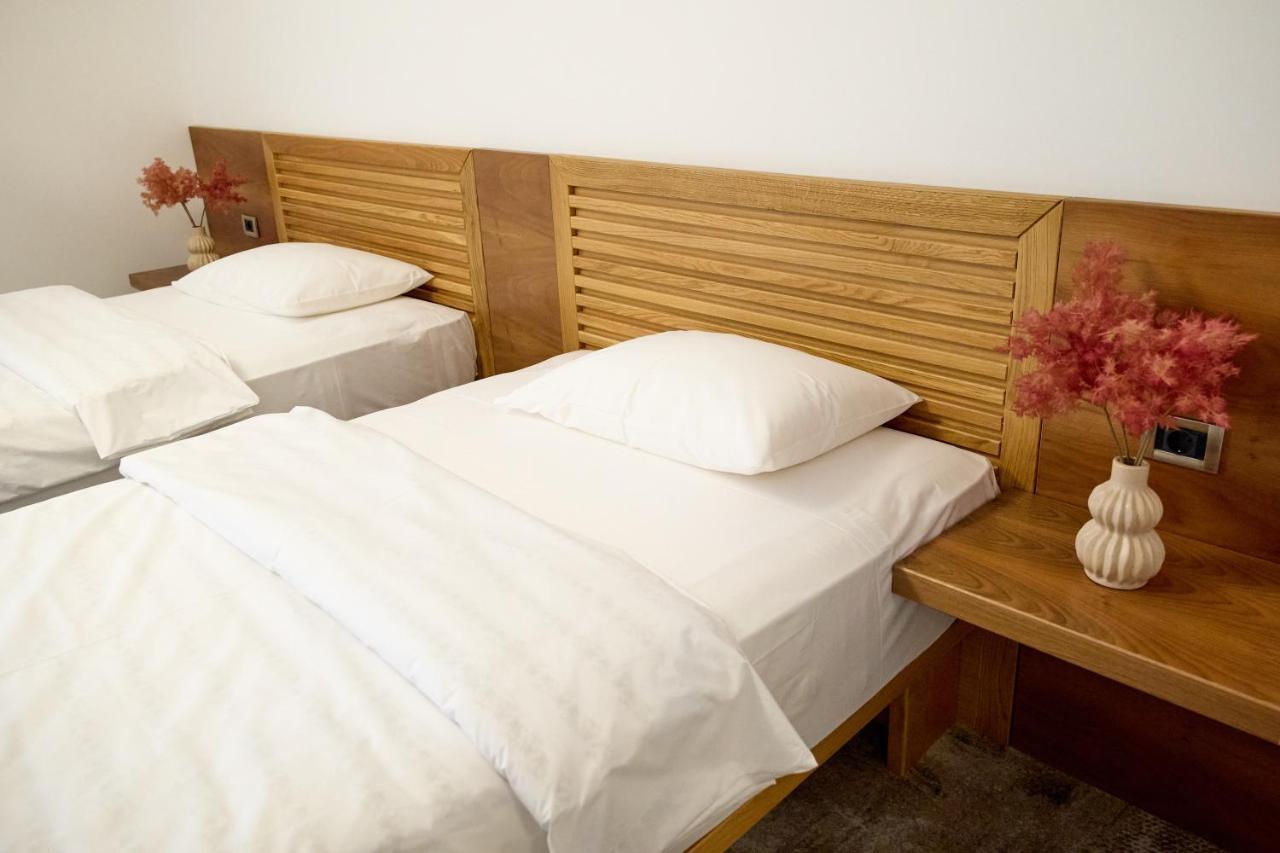 Hotel Eden Rimnicu Sarat Eksteriør billede