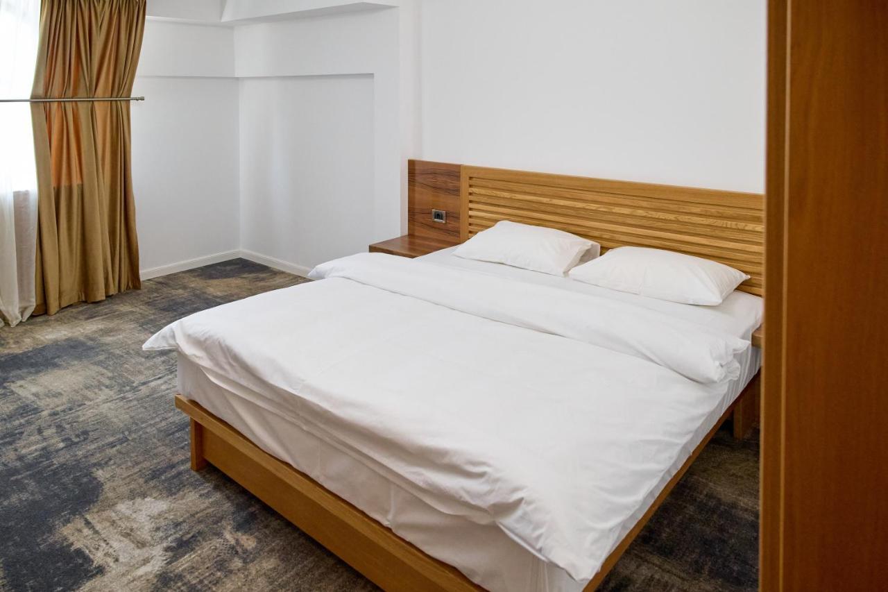 Hotel Eden Rimnicu Sarat Eksteriør billede