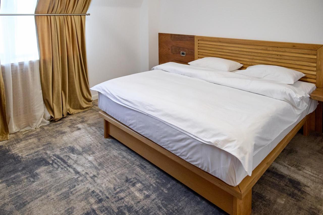 Hotel Eden Rimnicu Sarat Eksteriør billede