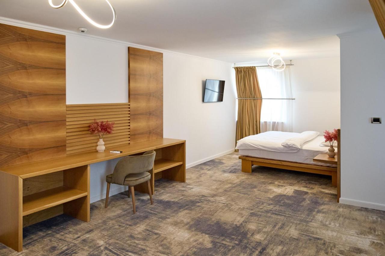 Hotel Eden Rimnicu Sarat Eksteriør billede