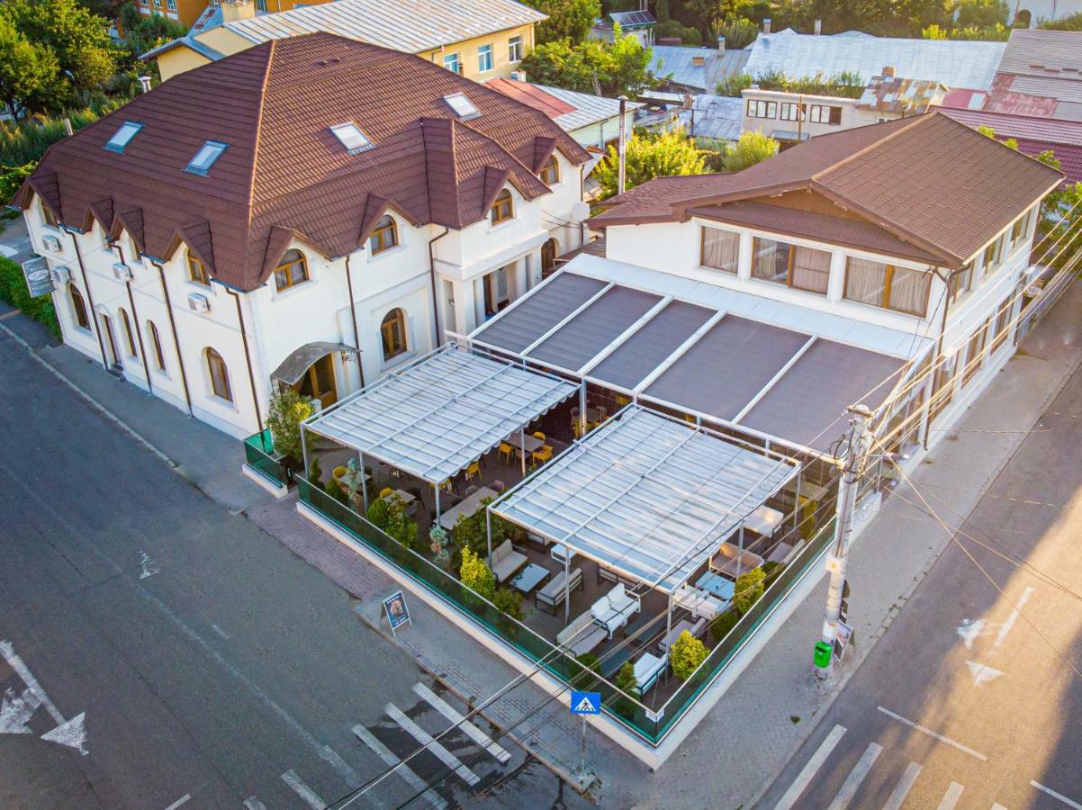 Hotel Eden Rimnicu Sarat Eksteriør billede